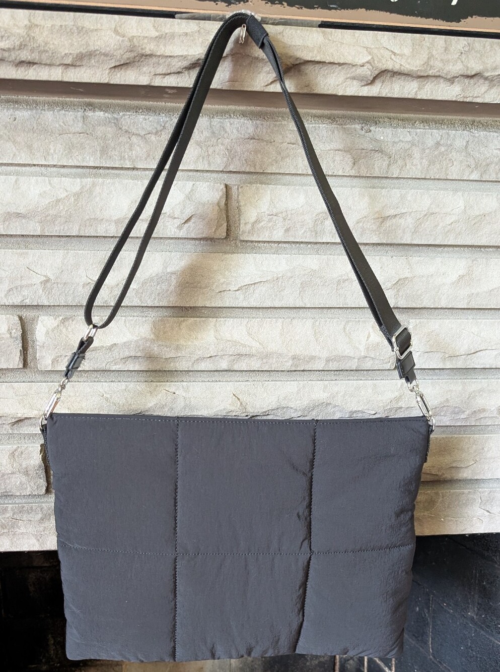 Iris And Rainbow Electronics / Laptop Crossbody Bag In Black